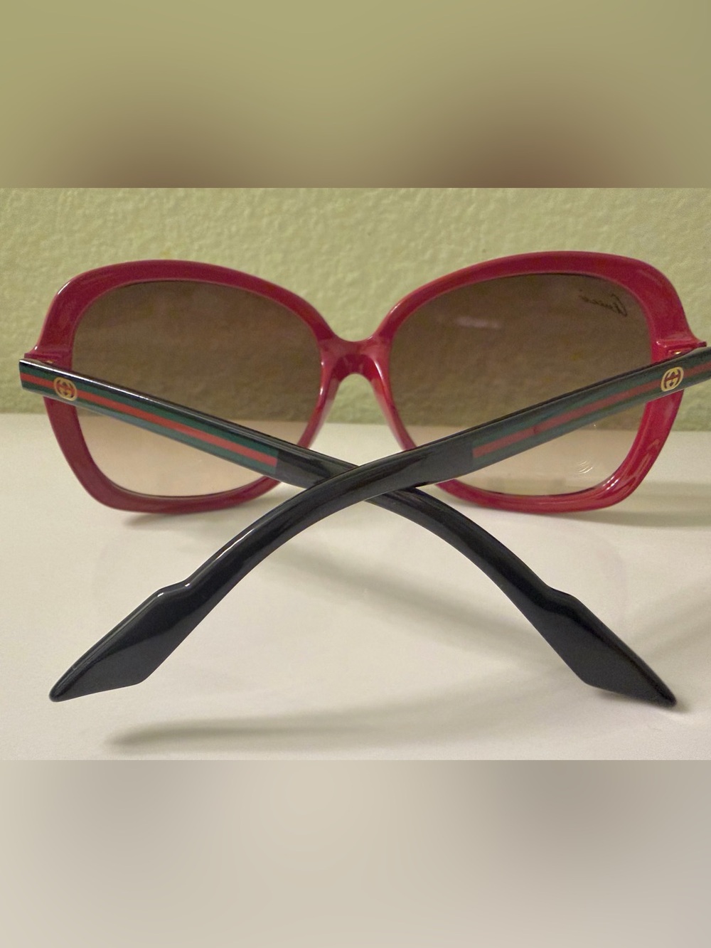 Gucci red sunglasses with GG Logo and Green/Red Stripe~ New with Case - Picture 4 of 12